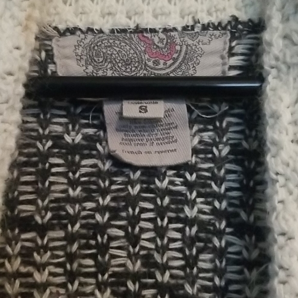 Warm Native Design Sweater - Picture 3 of 4